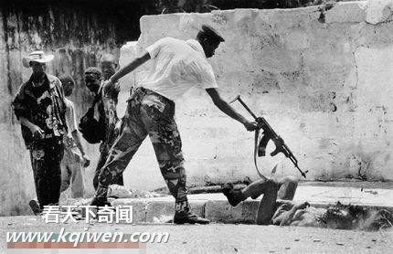 ͸�ھ�ͷ����ս���н�����ǹɱ�������˲��(��ͼ)